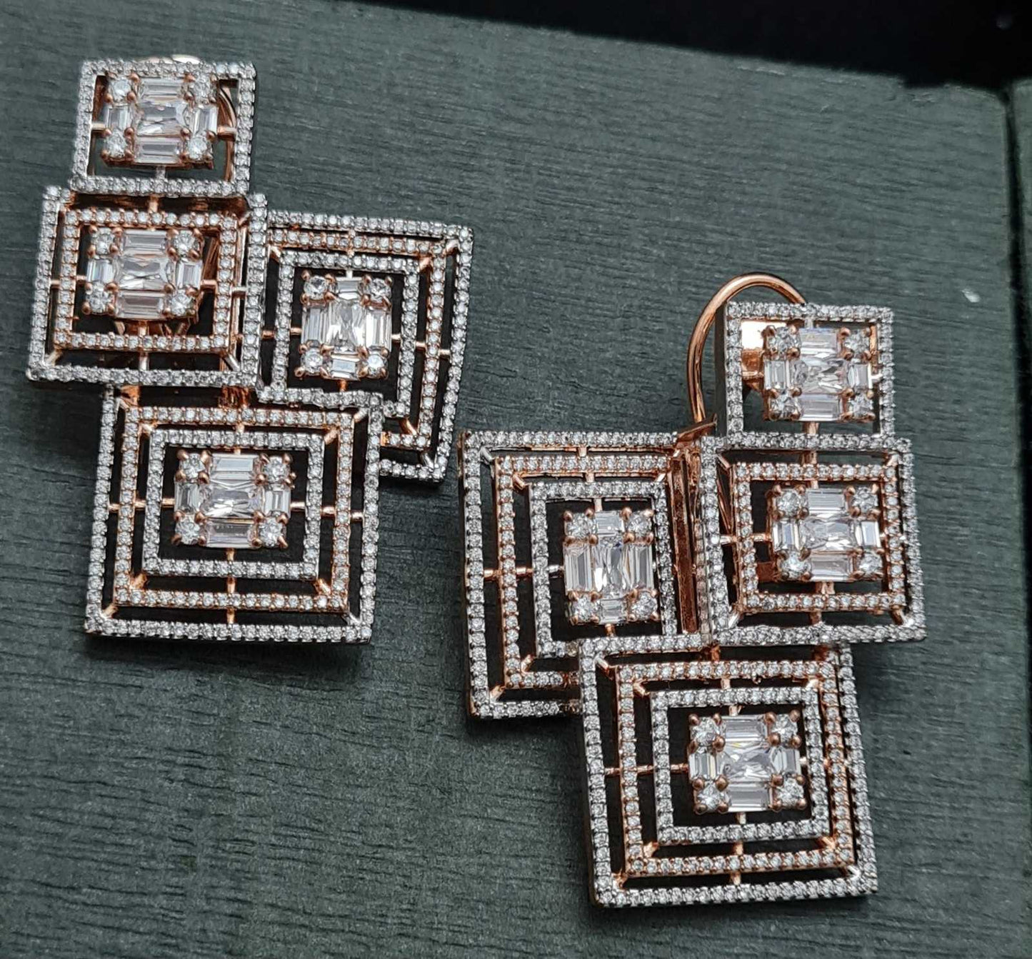 ELEGANT AD EARRINGS