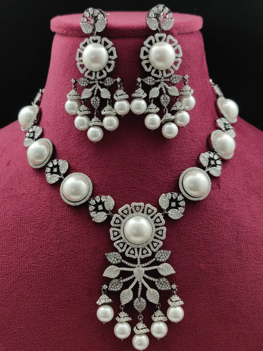 PEARL PENDANT AD NECKLACE