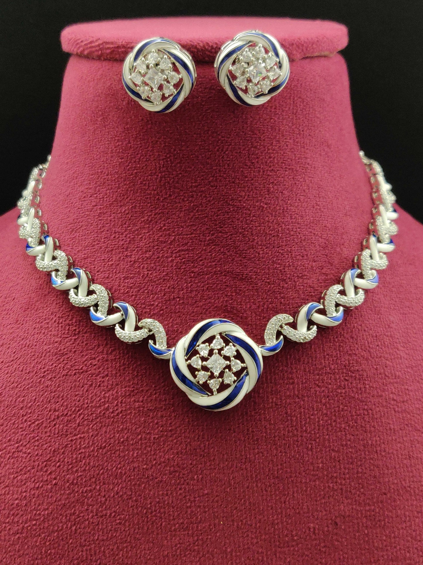 ELEGANCE AD NECKLACE