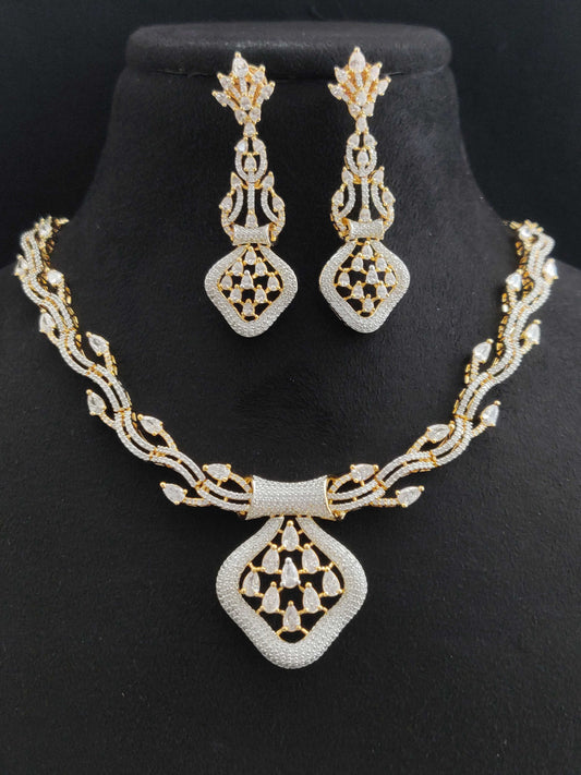 ELEGANT AD NECKLACE