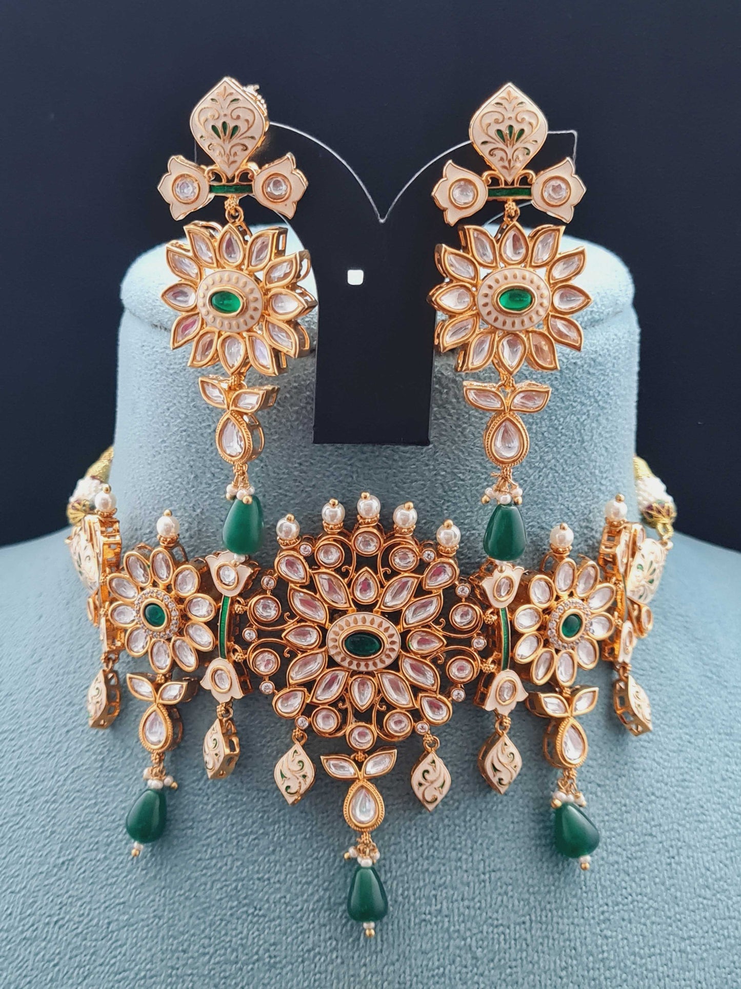 GLAMOROUS KUNDAN CHOKER