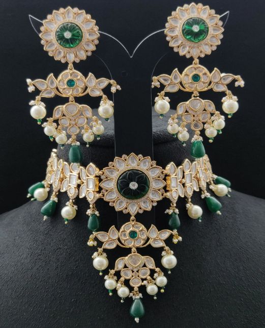 ELEGANT KUNDAN CHOKER