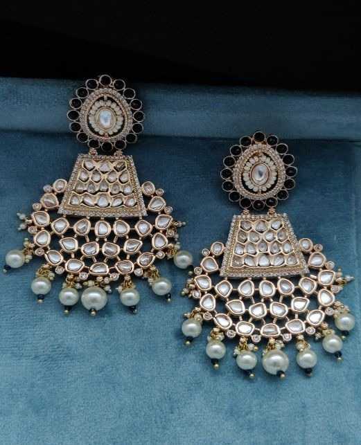 ELEGANT KUNDAN EARRINGS