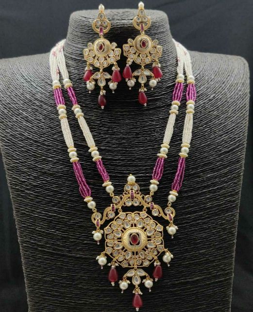 MESMERIZING KUNDAN MALA PENDANT SET