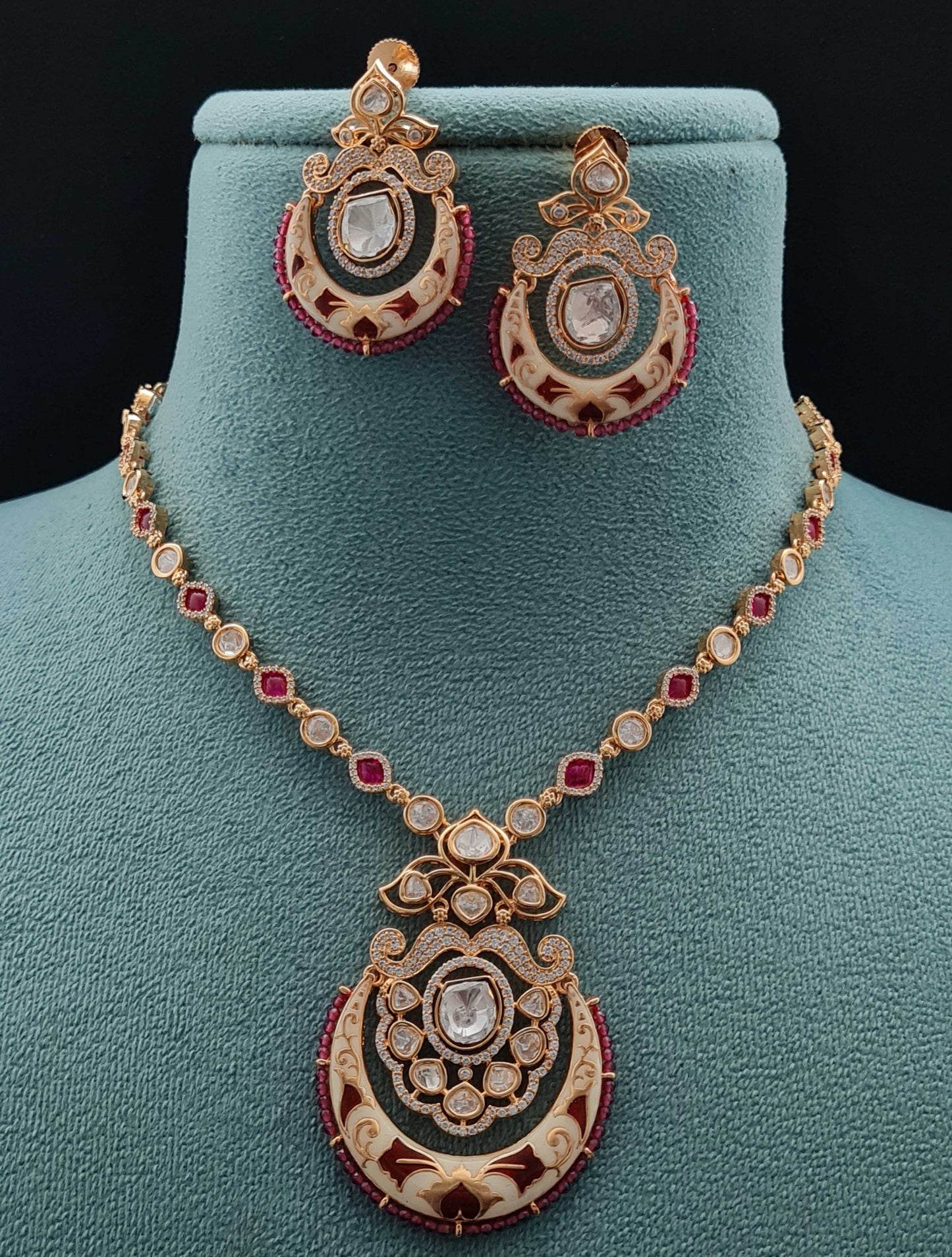 KUNDAN PENDANT NECKLACE