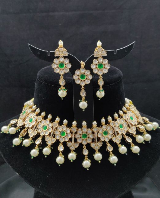 FLORAL DESIGN KUNDAN NECKLACE