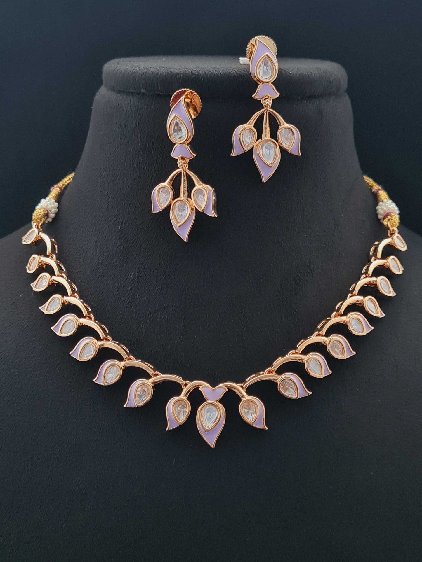 DELICATE KUNDAN NECKLACE