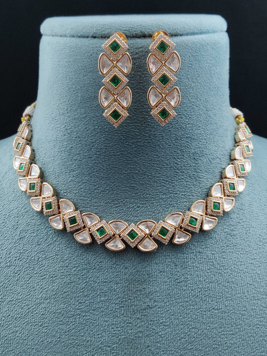 ELEGANT KUNDAN NECKLACE