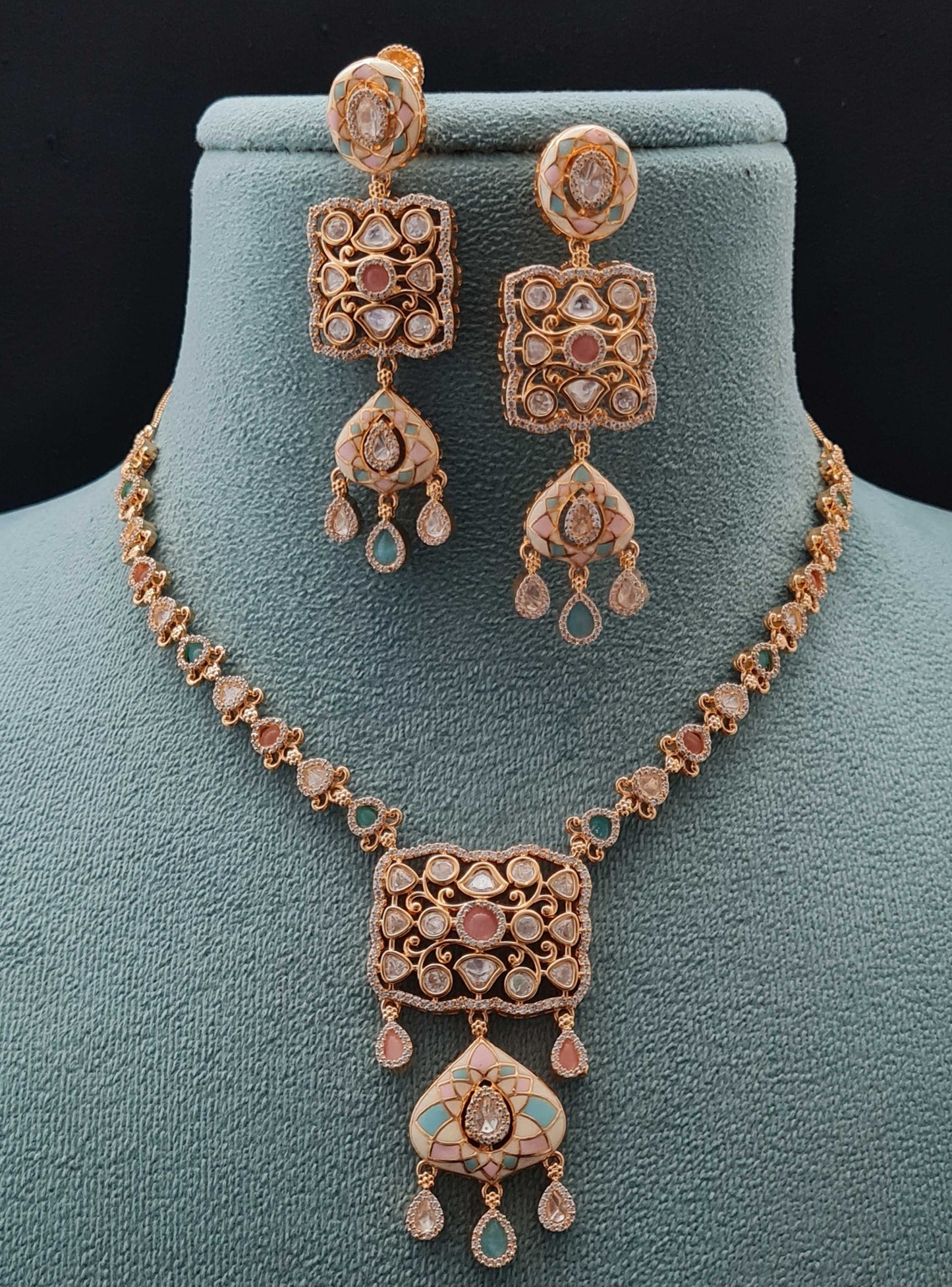 KUNDAN PENDANT NECKLACE