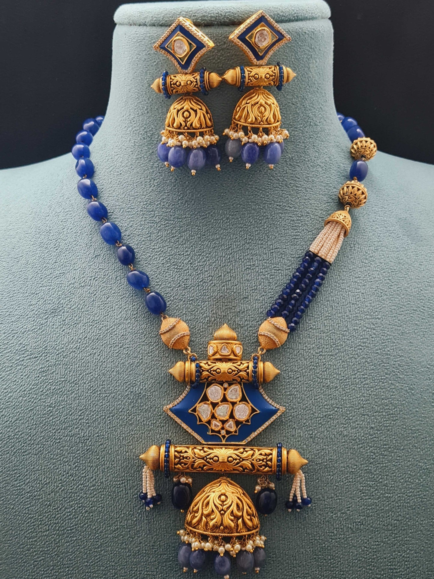 ELEGANT ANTIQUE MALA PENDANT SET