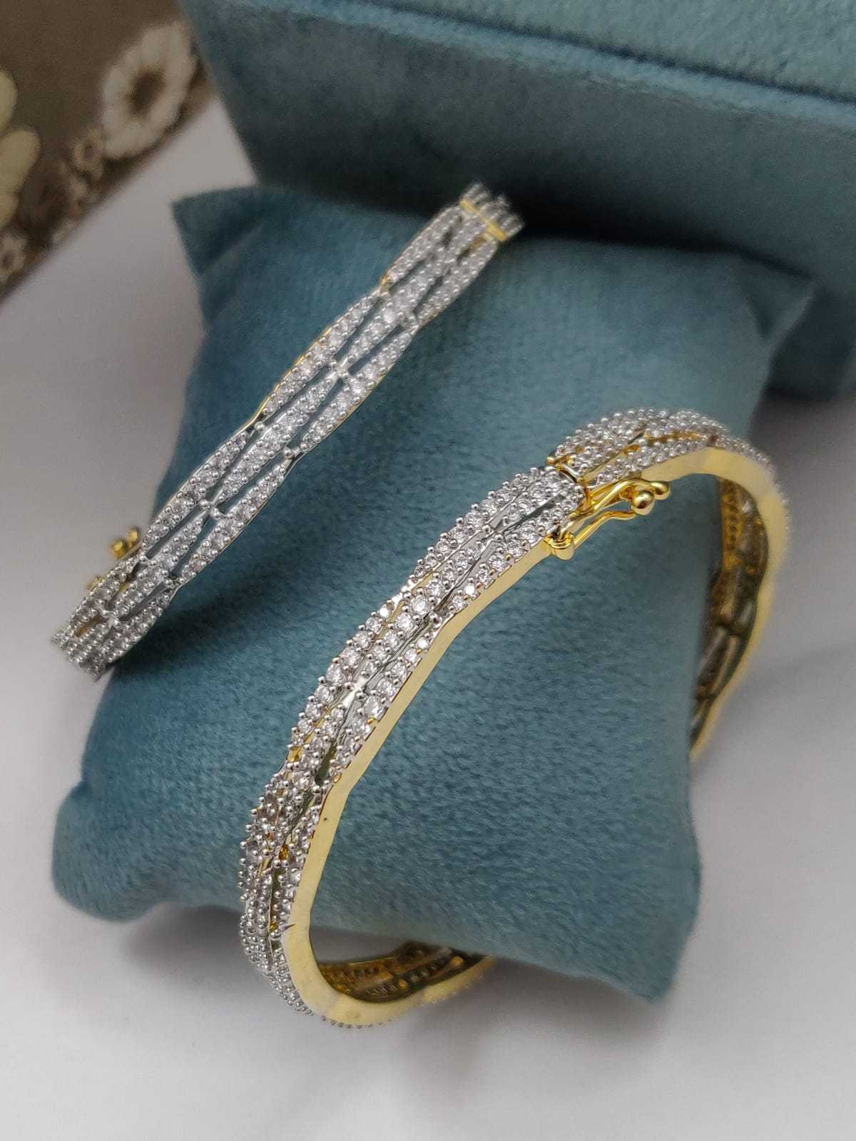 DELICATE AD 2PC BANGLES