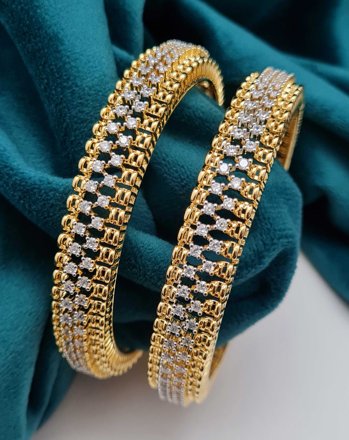 CLASSY AD 2PC BANGLES