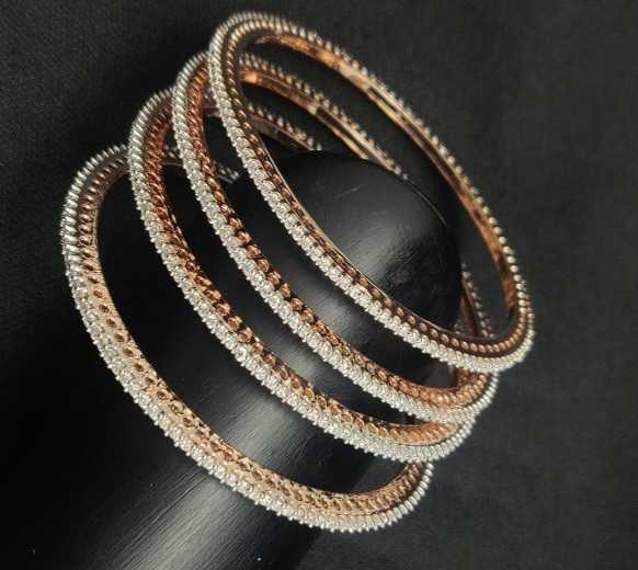 DELICATE AD 4PCS BANGLES