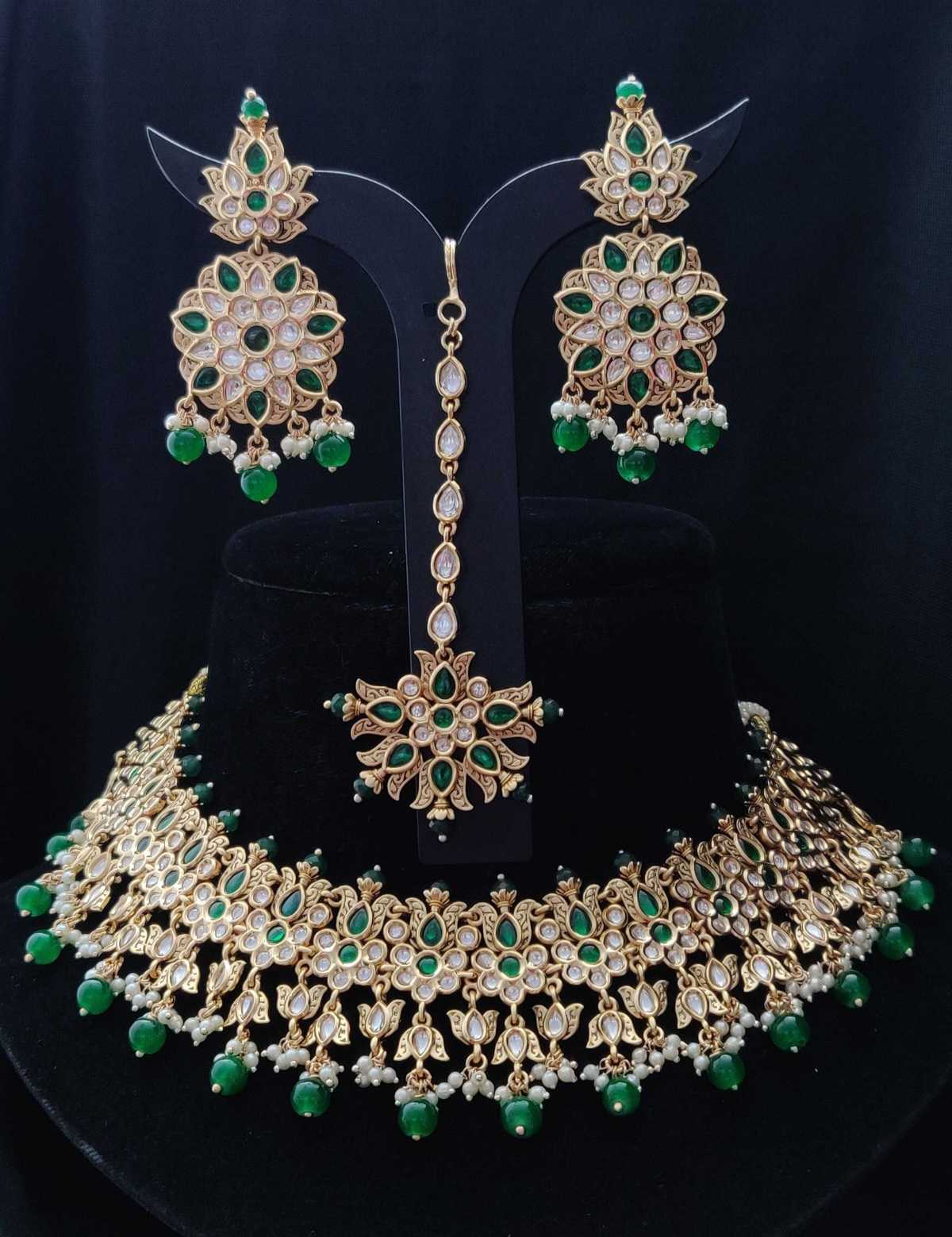 ELEGANT KUNDAN NECKLACE