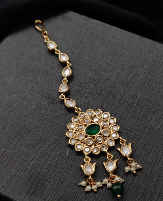 DAZZLING KUNDAN MAANG TIKKA