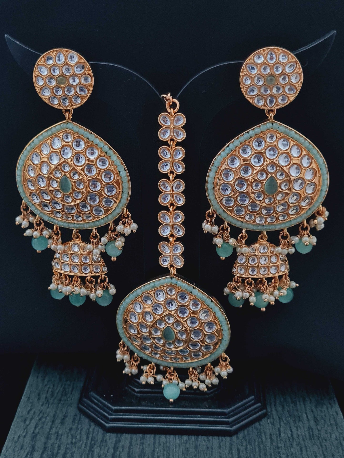 TRENDY KUNDAN EARRING AND TIKKA