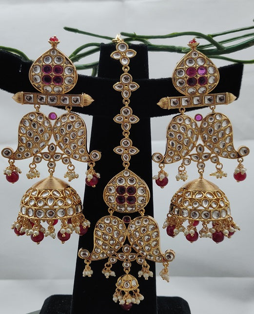 CLASSIC KUNDAN EARRING AND TIKKA