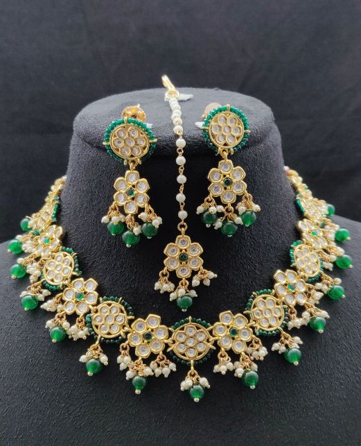 FLORAL DESIGN KUNDAN NECKLACE