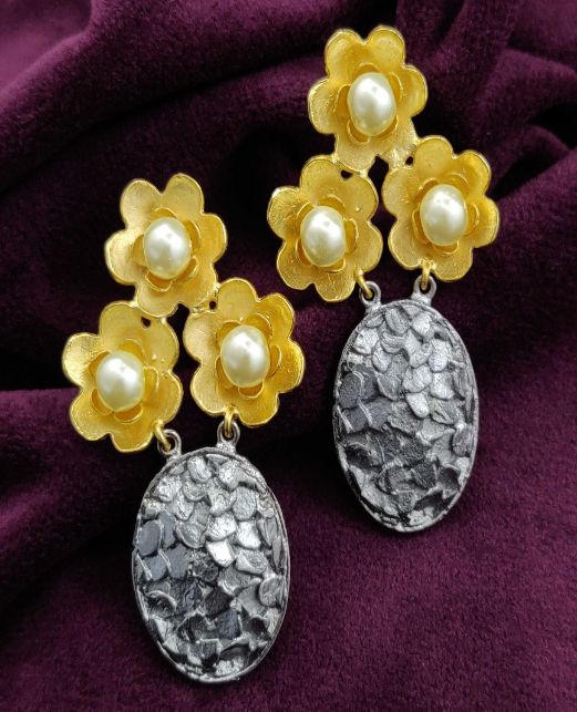 DANGLER ANTIQUE EARRINGS