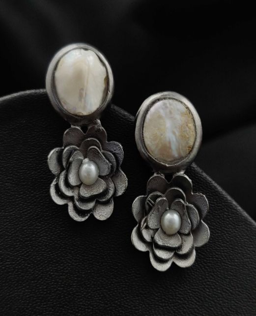 FLORAL DESIGN ANTIQUE EARRINGS