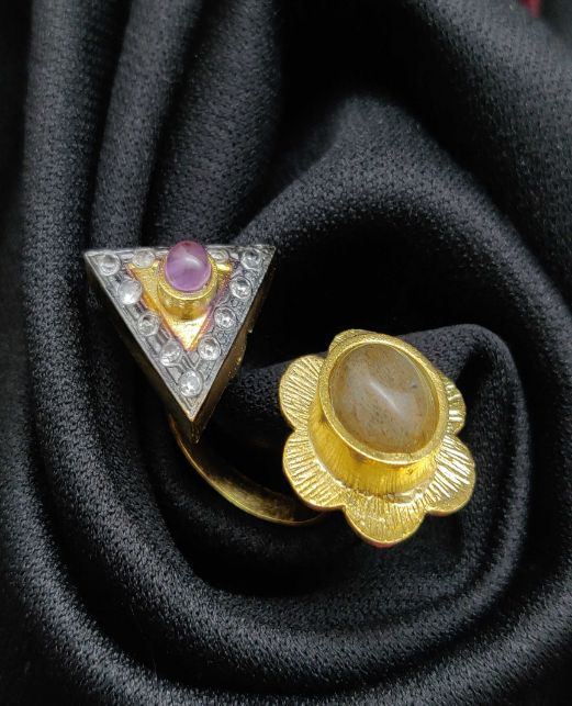 CLASSIC ANTIQUE FINGER RINGS