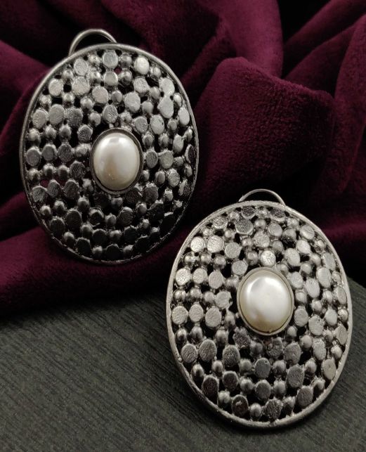 PEARL ANTIQUE STUDS