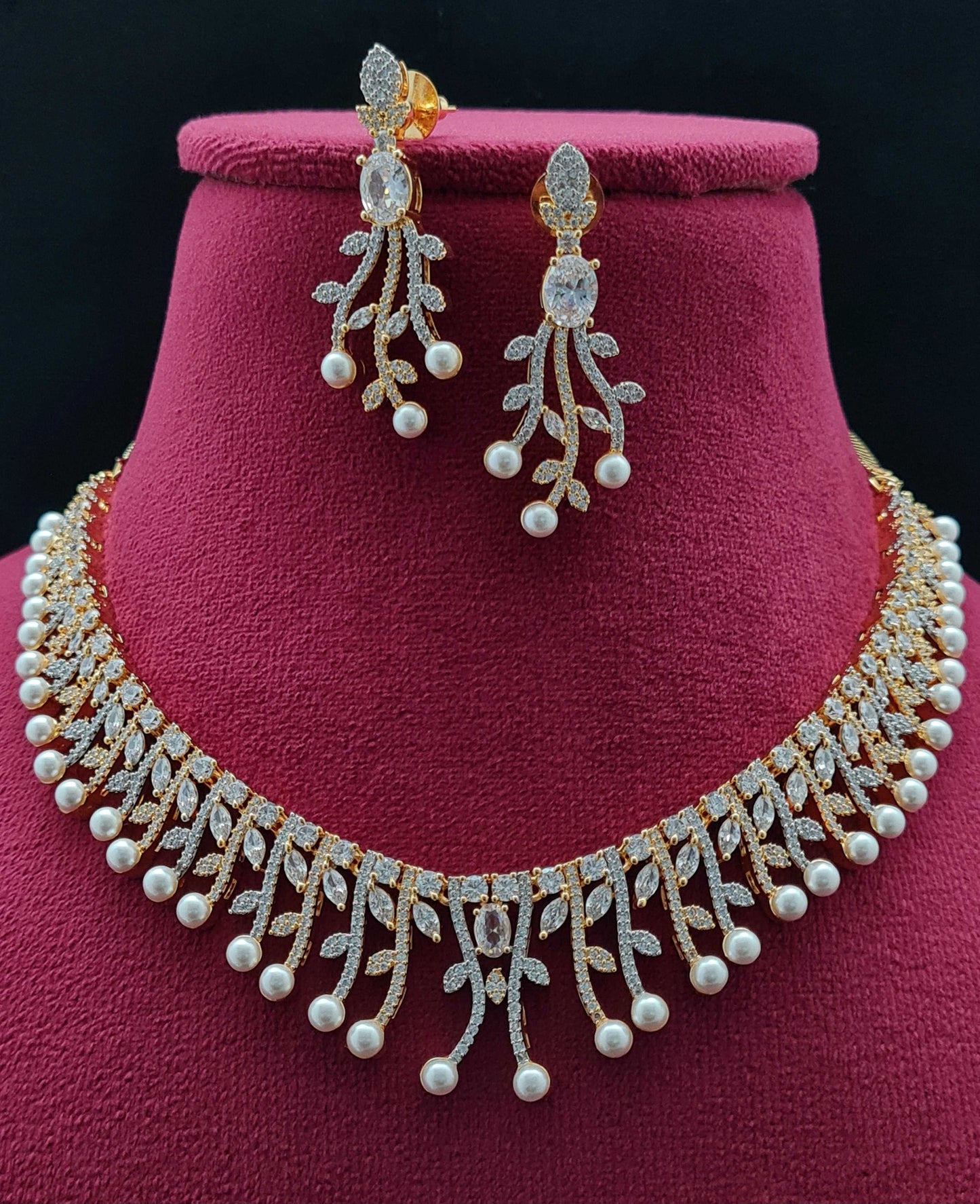 PEARL ELEGANT AD NECKLACE