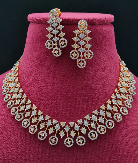 STUNNING AD NECKLACE