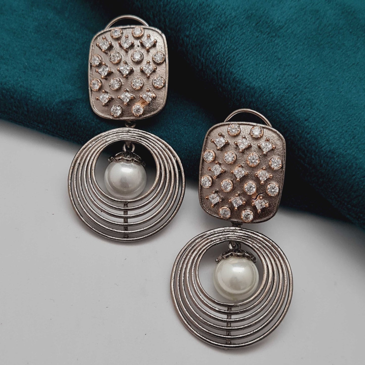 CONTEMPORARY AD EARRINGS