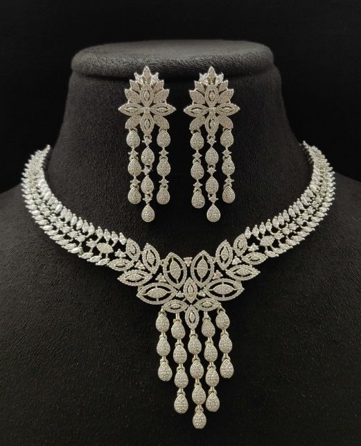 ELEGANT AD NECKLACE