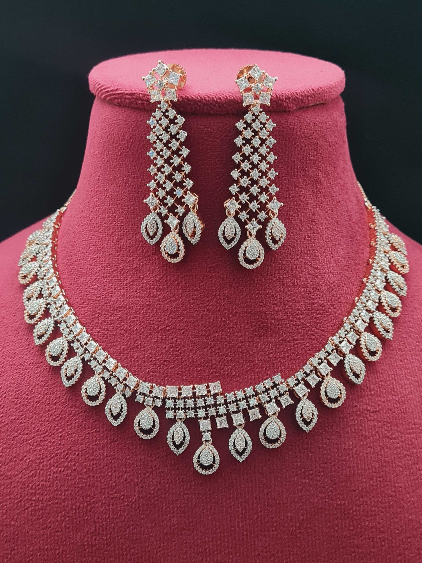 SPARKLE AD NECKLACE