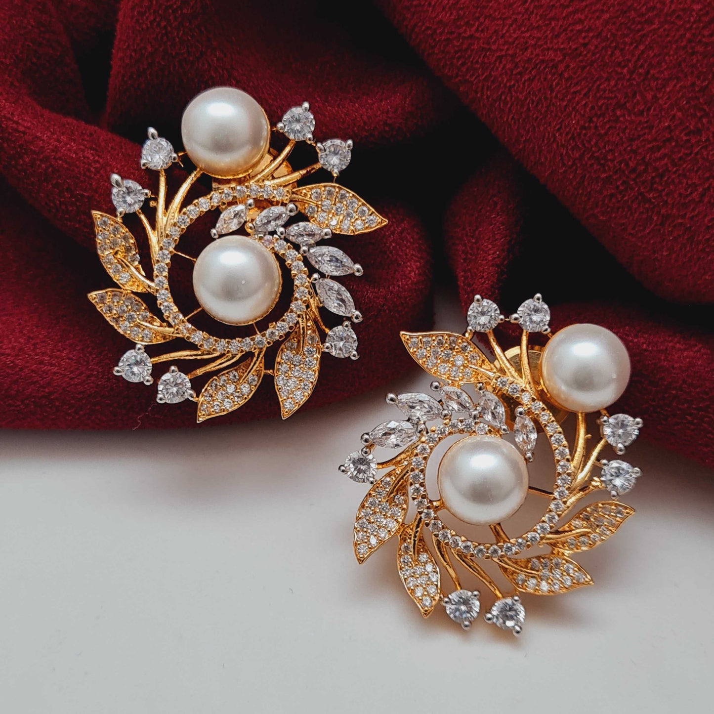 PEARL ELEGANT AD STUDS