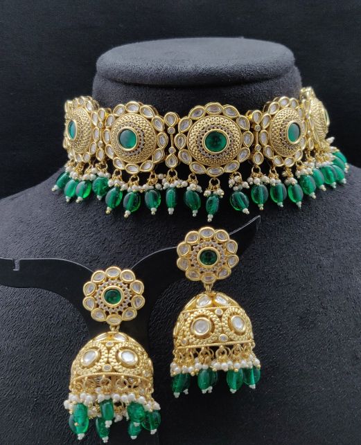 TRENDY KUNDAN CHOKER