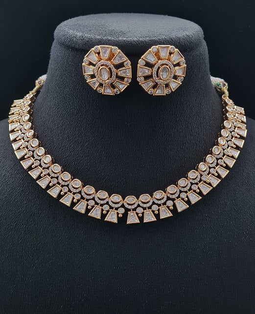 ELEGANT KUNDAN NECKLACE