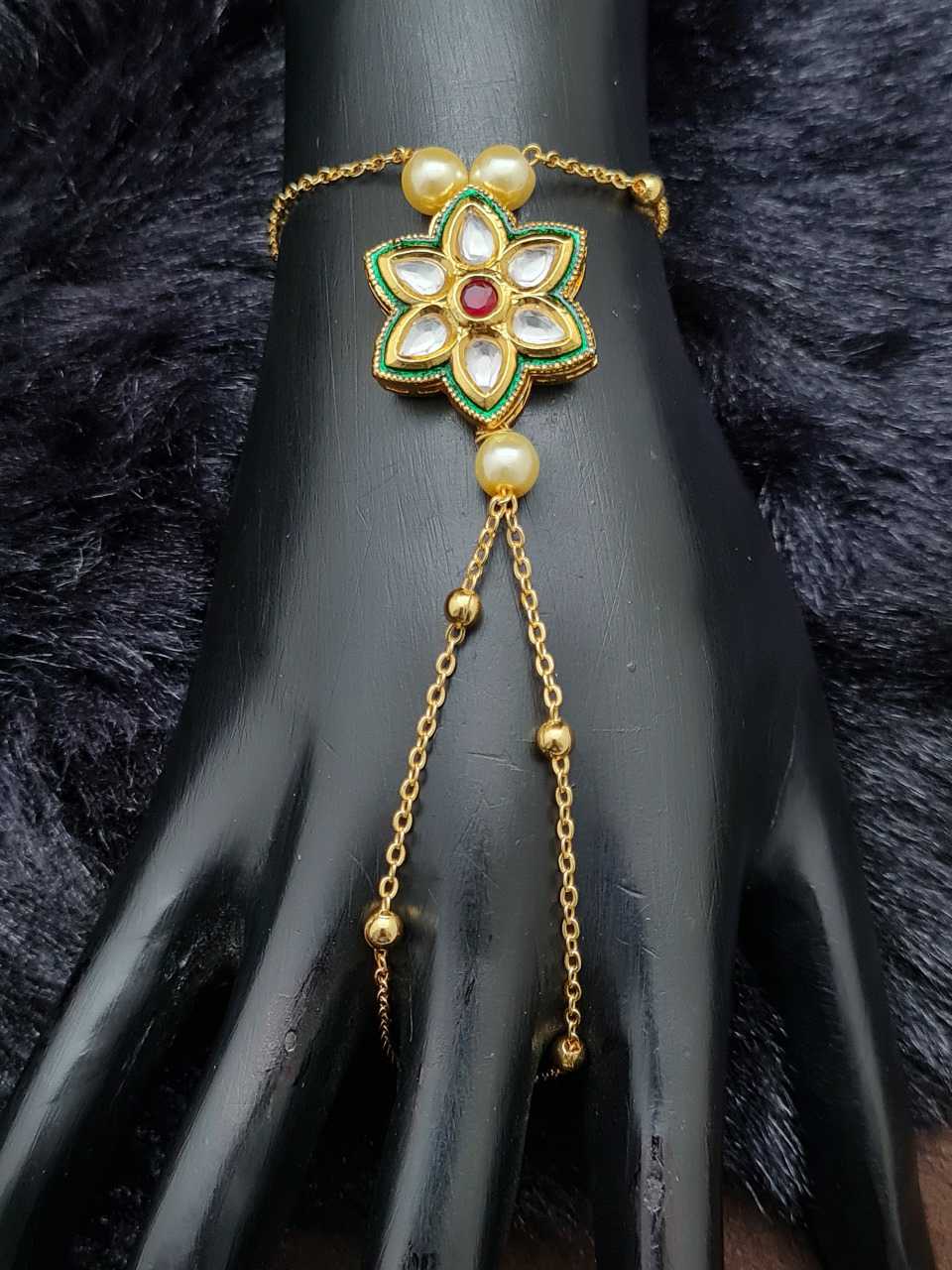 CHARM KUNDAN HAATHPAAN