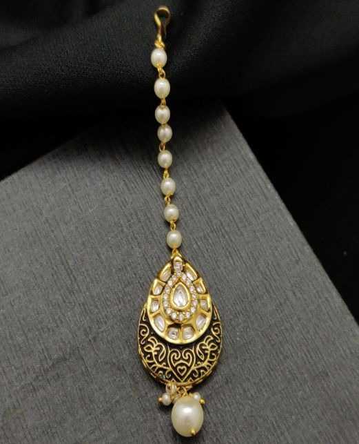 DELICATE KUNDAN MAANG TIKKA